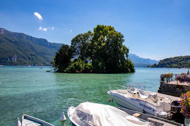Relax-by-Lake-Annecy-France