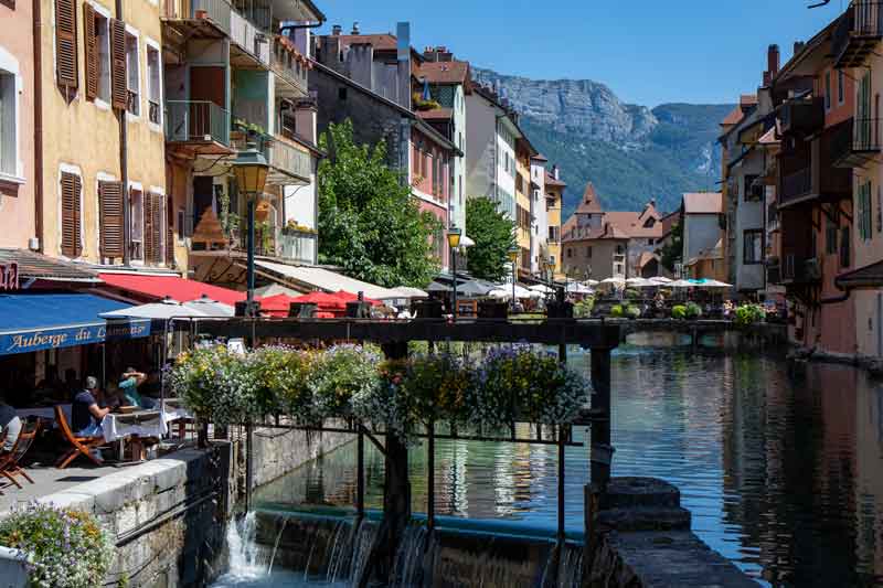 Wander-Along-the-Quays-of-Annecy-France